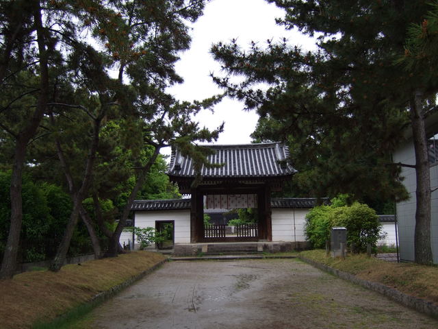 西大寺・南門へ続く表参道の写真の写真
