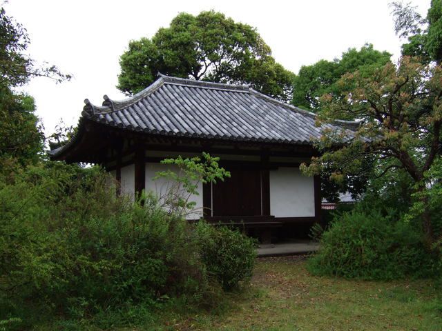 海龍王寺・西金堂と本堂の写真の写真