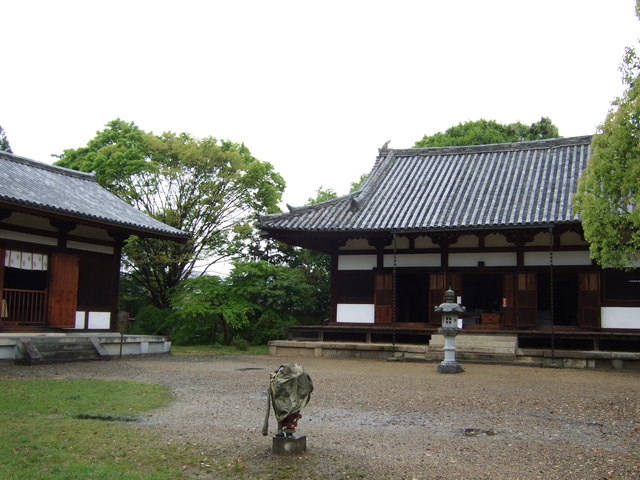 海龍王寺・西金堂と本堂の写真の写真