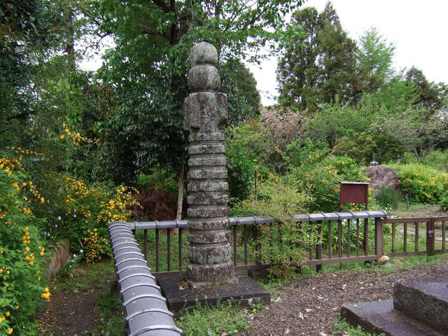 般若寺・創建時の十三重塔の相輪の写真の写真