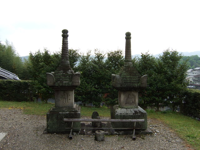 圓福寺・宝篋印塔・石造・鎌倉時代の写真の写真
