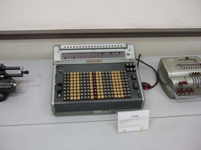 手回し計算機１の写真の写真