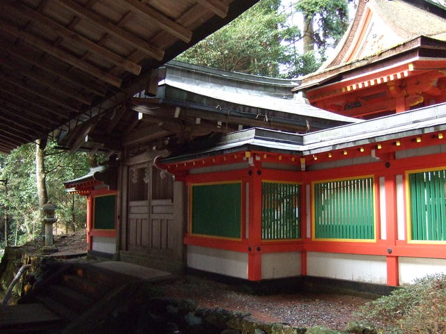 都祁水分神社・中門と本殿の写真の写真