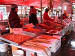 ベルゲン・市場に並ぶ魚