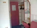 船(DFDS)・部屋の奥からドアの方を見る