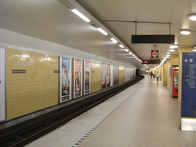 ストックホルム〜ドロットニングホルム宮殿・地下鉄の駅の写真の写真