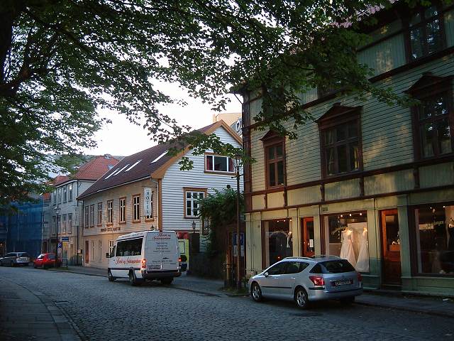 スタバンガー・湖の東側の町並みの写真の写真
