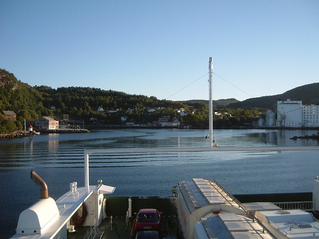 スタバンガー〜リーセフィヨルド・タウの街が近づくの写真の写真