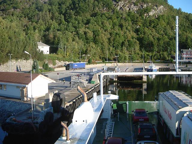 スタバンガー〜リーセフィヨルド・タウに接岸の写真の写真