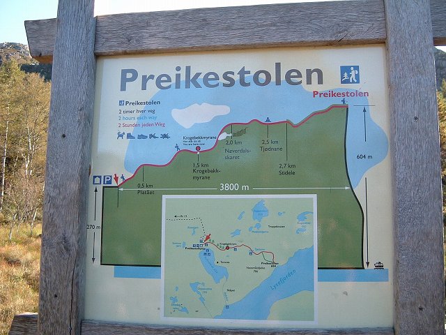 リーセフィヨルド・プレイケストレーンへのハイキングコースの写真の写真