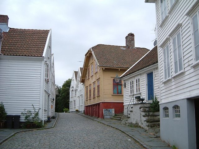 スタバンガー・Sømmesmauet通り付近から見たØvre Strandgate通りの写真の写真