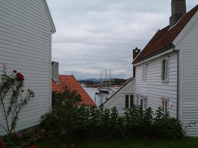 スタバンガー・Mellomstraen通りから見たスタバンゲル湾の写真の写真