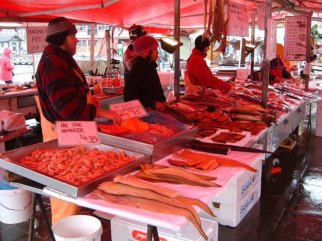 ベルゲン・市場に並ぶ魚の写真の写真