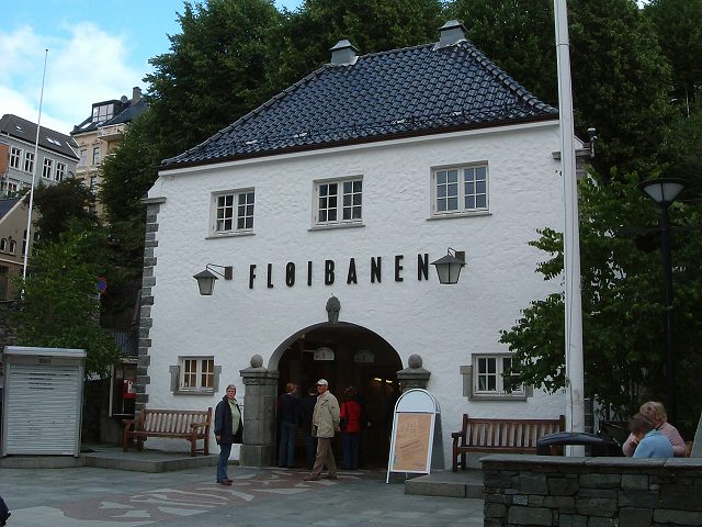 ベルゲン・フロイエン山ケーブルカー駅の写真の写真