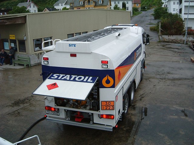 ベルゲン〜ソグネフィヨルド〜フロム・タンクローリーの写真の写真