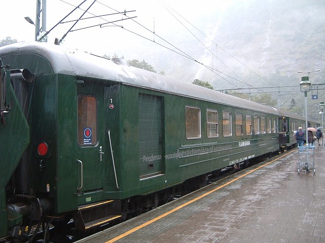 ノルウェー・フロム〜(フロム鉄道)〜ミュダール・ミュダール行きの列車の写真の写真