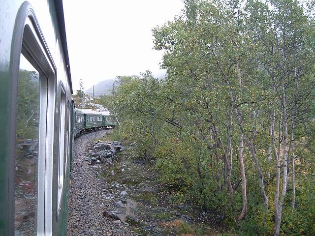 ミュダール〜フロム(フロム鉄道)・先頭車ははるか前方の写真の写真