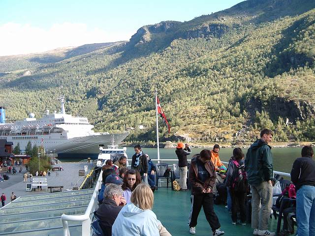 フロム〜グドヴァンゲン(船)・出発を待つの写真の写真