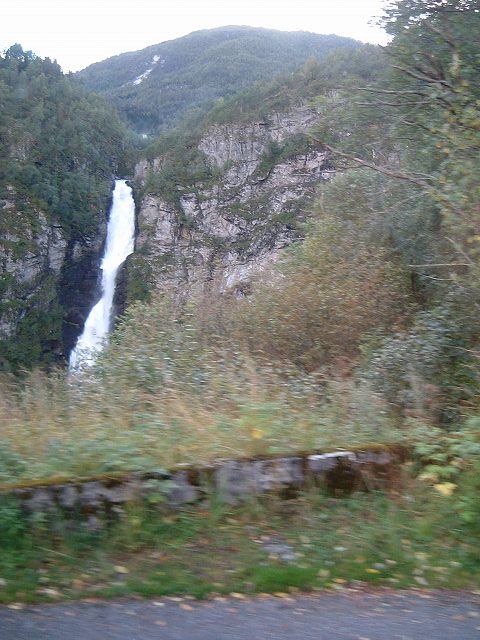 スタルハイム・駐車場から見える滝の写真の写真