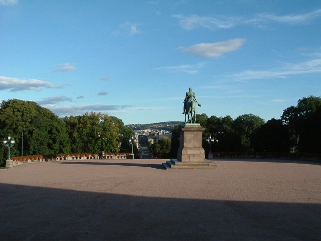 オスロ・王宮前の広場の写真の写真