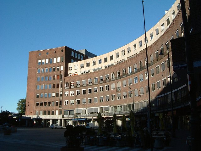 オスロ・フリチョフ・ナンセン広場の西側の回廊の写真の写真