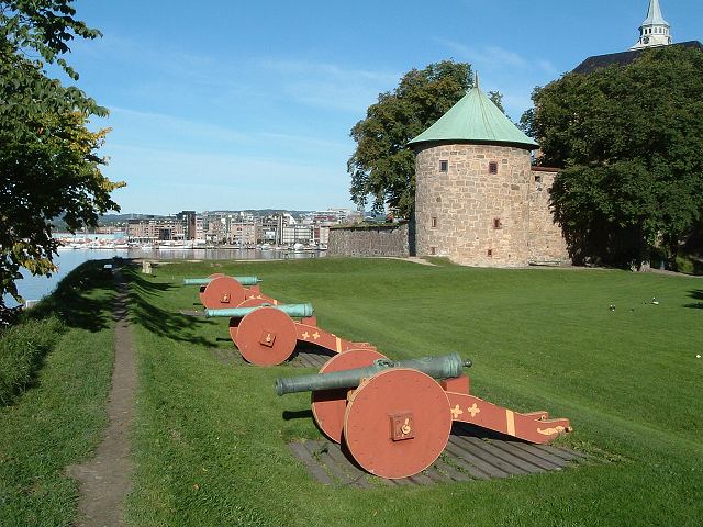 オスロ・海に向けて大砲が並ぶの写真の写真