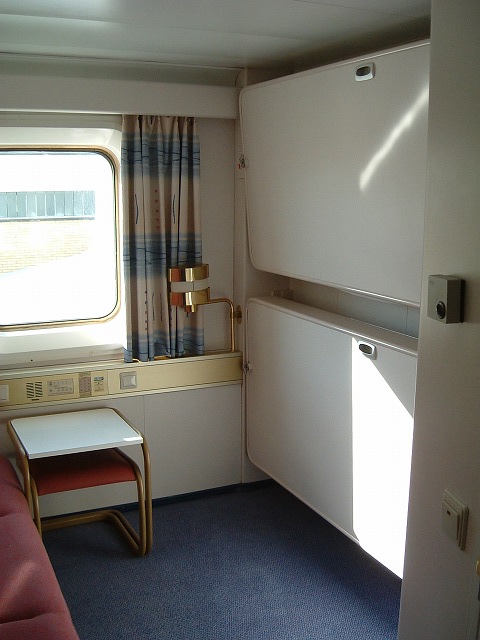 船(DFDS)・ベッドが右側に収納されているの写真の写真