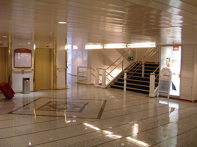 船(DFDS)・階段の踊り場の写真の写真