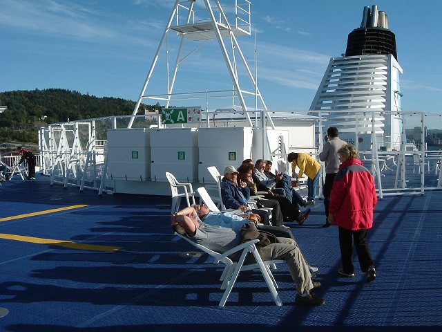 船(DFDS)・出発前の日向ぼっこの写真の写真