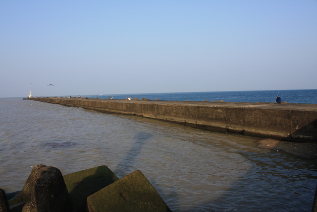 三国港突堤・ここより先は1970年建造の新突堤の写真の写真