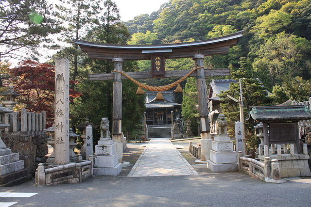 重要伝統的建造物群保存地区・八幡神社の鳥居の写真の写真