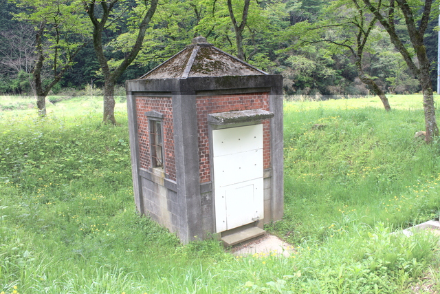 旧美歎重要文化財・水源地水道施設・量水器室の写真の写真