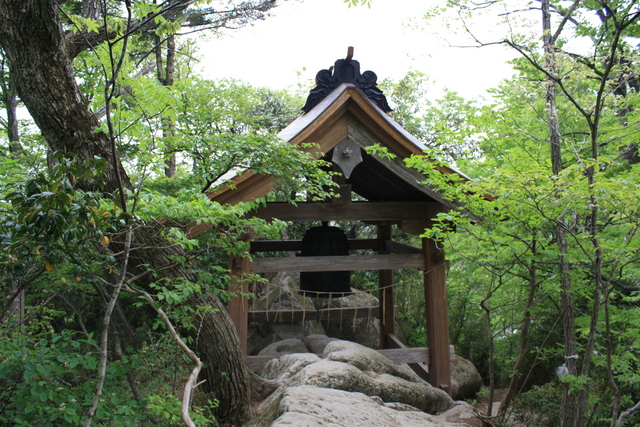 名勝・史跡・三徳山三仏寺・鐘楼の写真の写真