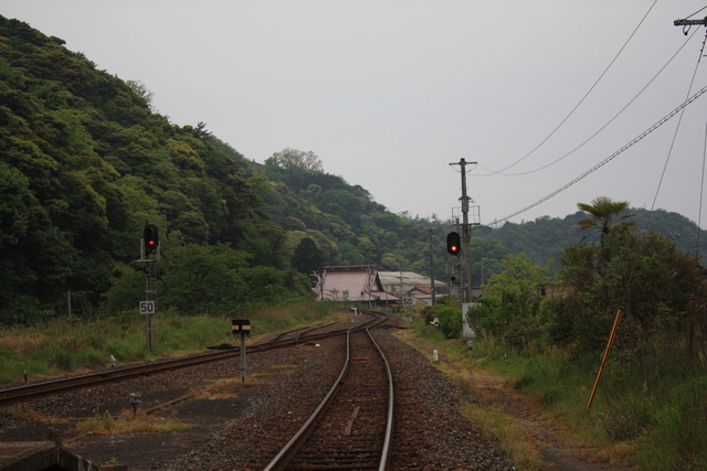 温泉津駅から見る線路の写真の写真