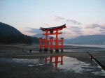 世界遺産・特別名勝・特別史跡・宮島・厳島神社・潮が引くと大鳥居まで歩いていける