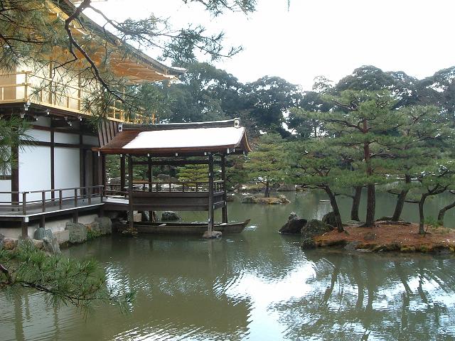 世界遺産・特別史跡・特別名勝・京都・金閣寺・金閣に隣接する舟形の写真の写真