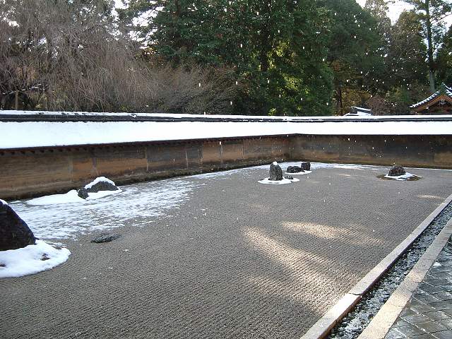 世界遺産・史跡・特別名勝・龍安寺方丈庭園・15個の石をつかった枯山水庭園の写真の写真