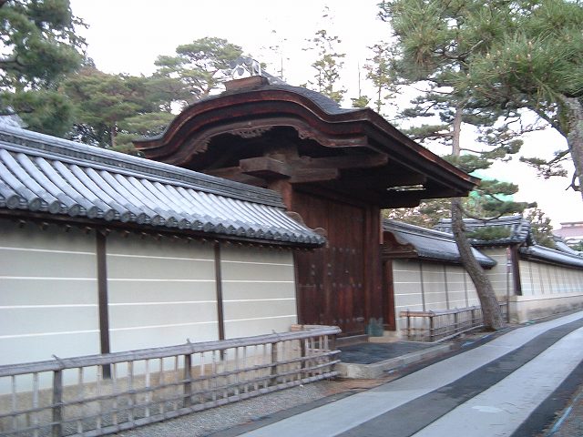 重要文化財・玉鳳院四脚門（微笑庵前門）の写真の写真