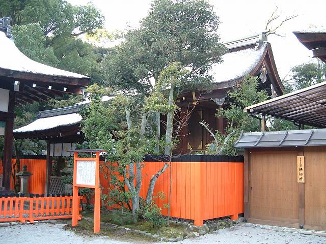 世界遺産・京都・賀茂御祖神社（下鴨神社）摂社出雲井於神社本殿の写真の写真