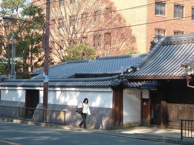 京都・冷泉家住宅・塀と表門の写真の写真