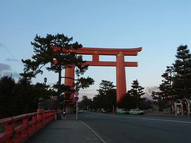 京都・平安神宮の大鳥居の写真の写真