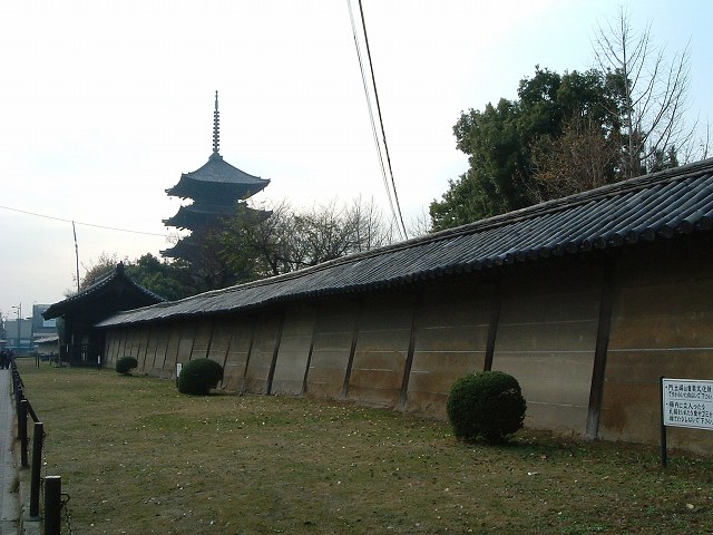世界遺産・京都・東寺・築地塀の写真の写真