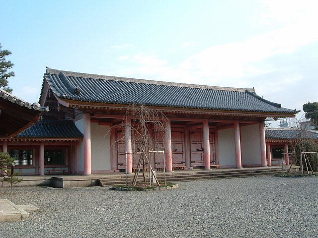 京都・三十三間堂・境内から見る南大門の写真の写真