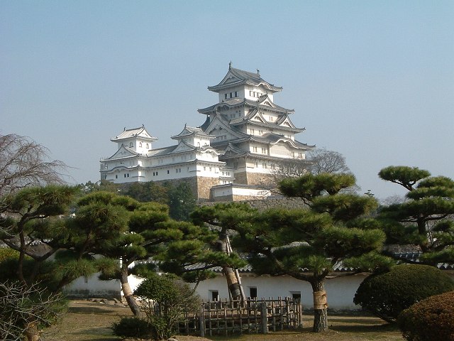 世界遺産・特別史跡・姫路城・城には松がよく似合うの写真の写真