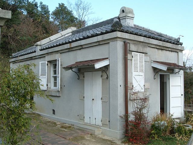 屋島・四国村・裏側から見る旧クダコ島燈台退息所の写真の写真