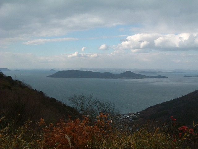 屋島・屋島山・北東方向に見える女木島の写真の写真