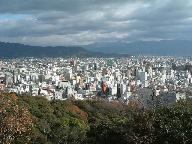 松山・建物が密集している松山市街の写真の写真