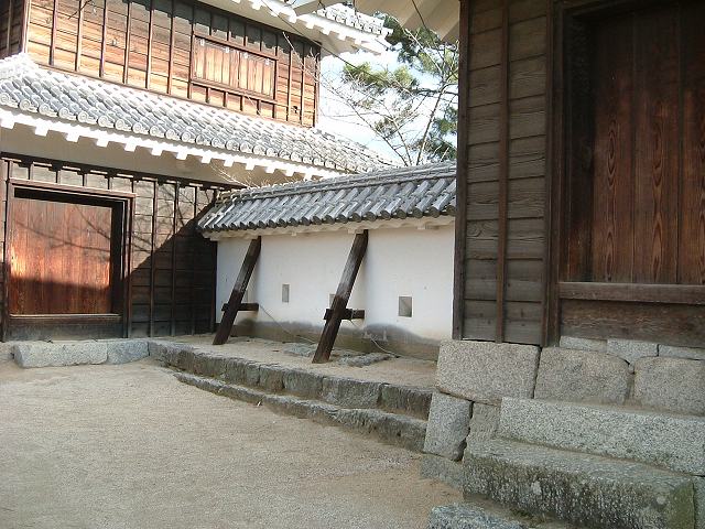 松山・松山城・太鼓門と巽櫓を結ぶ塀の写真の写真