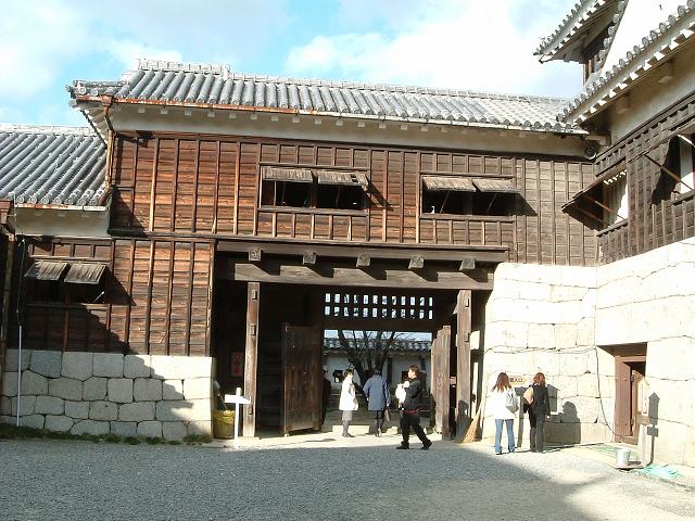 松山・松山城・中庭の外から見る筋鉄門の写真の写真