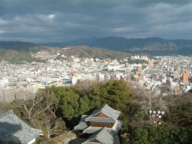 松山・松山城；天守閣から見る東側の写真の写真